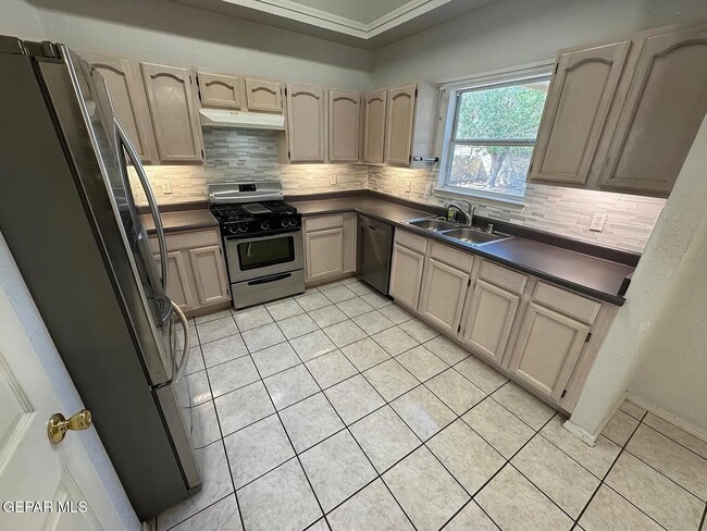 Building Photo - 12353 Tierra Bella Dr