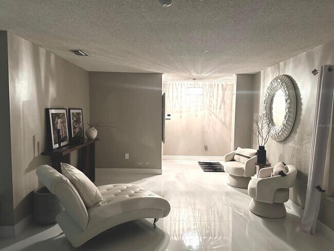 Foto del edificio - 5480 Lake Jessamine Dr