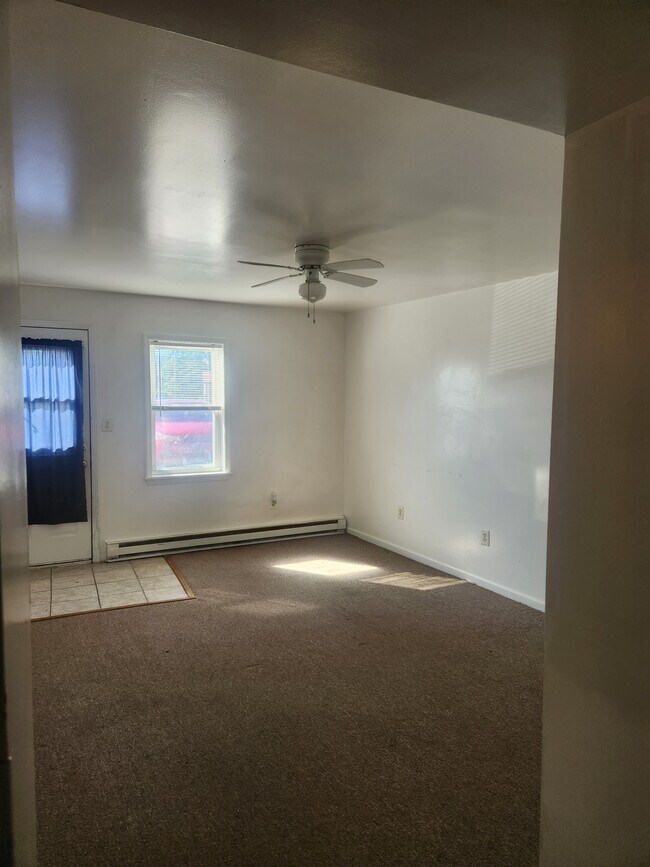 Living room - 1287 S Huron Rd