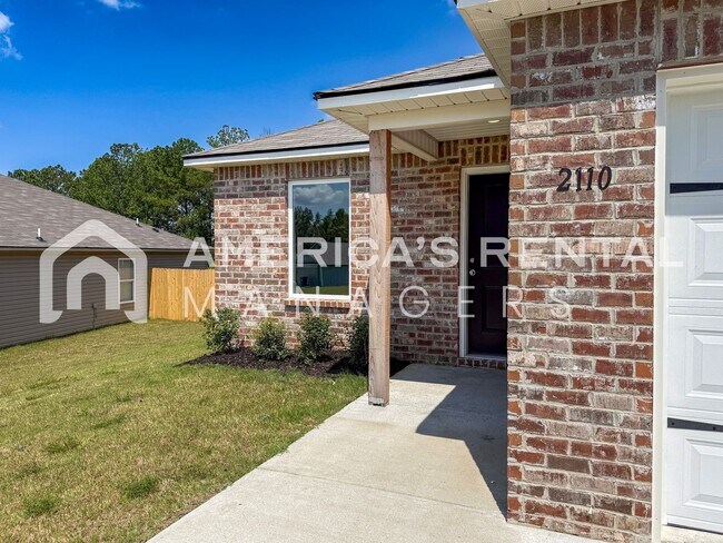 Building Photo - AVAILABLE NOW!! Blinds and Privacy Fence I...
