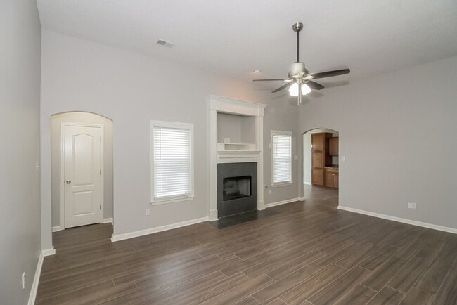 Building Photo - 70 Penny Ln