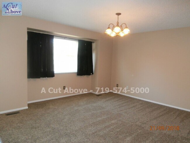 Building Photo - 5 Bedroom 2 Bath in Widefield