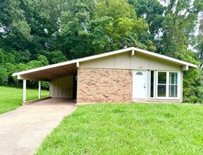 Building Photo - 1755 Mooreland Dr