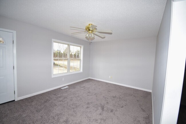 Foto del edificio - 3 Bedroom 2 Bath Pet Friendly Home For Rent!