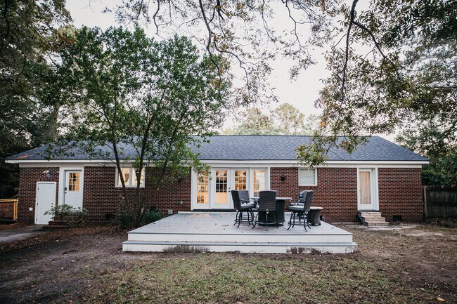 Foto del edificio - 944 Lakeview Dr