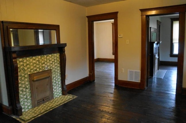 Building Photo - 123 Denham Street