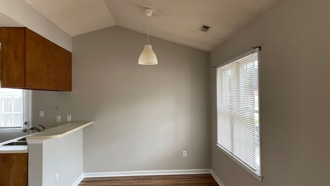 Foto del edificio - 3472 Legion Rd