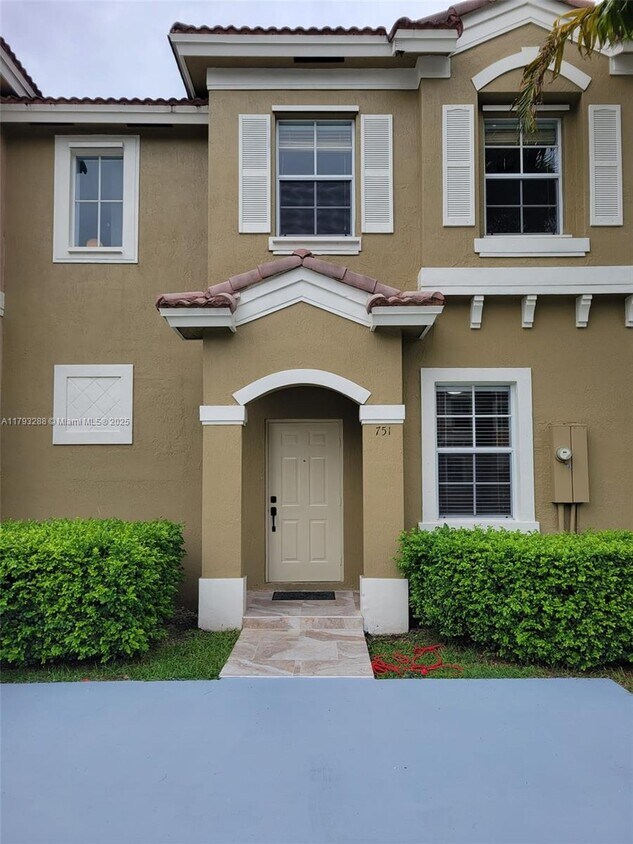 Foto principal - 751 SE 2nd St