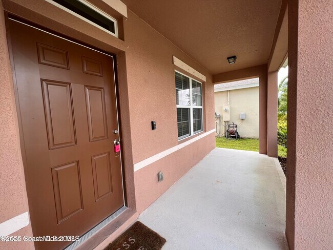 Foto del edificio - 137 Sutherland Dr SW