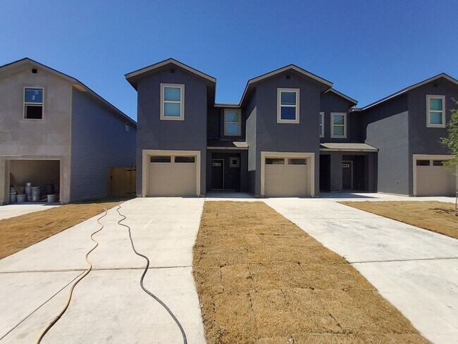 Building Photo - 6311 Luglio Lane #101, San Antonio, TX 782...