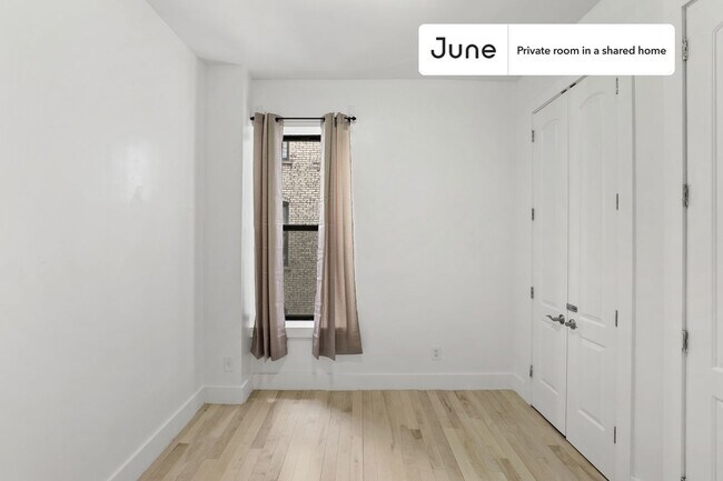 Foto del edificio - Private bedroom in 4 bed/2 bath Home