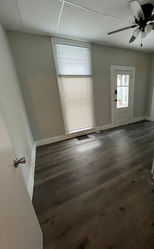 Foto del edificio - 212 Tinkler St