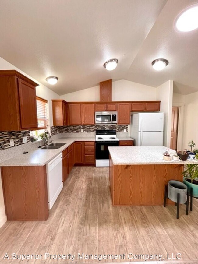 Building Photo - 3 br, 2 bath House - 2911 NE Jackdaw Dr.