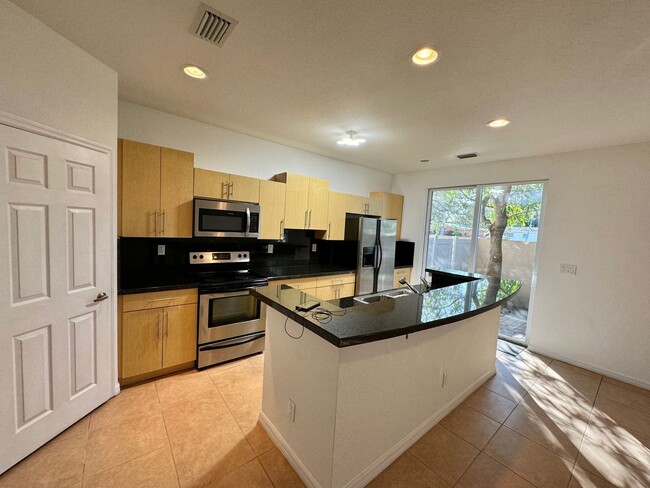 Building Photo - Amazing renovated townhome!3 Bedroom 2.5 B...