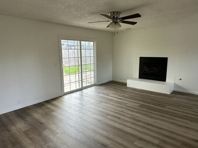 Building Photo - 3519 E Sunset Ct
