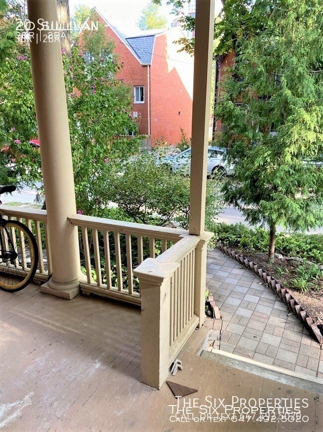 Building Photo - Lovely 3 Bedroom 2 Bath Unit