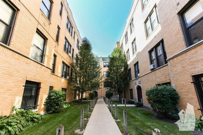 Building Photo - 1530 N Kedzie Ave