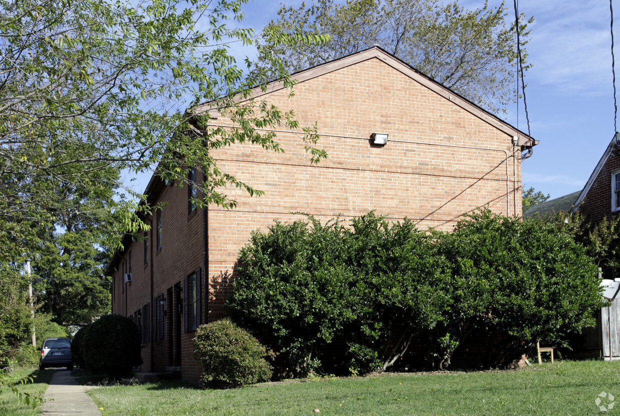Primary Photo - 2202 Williamsburg Rd