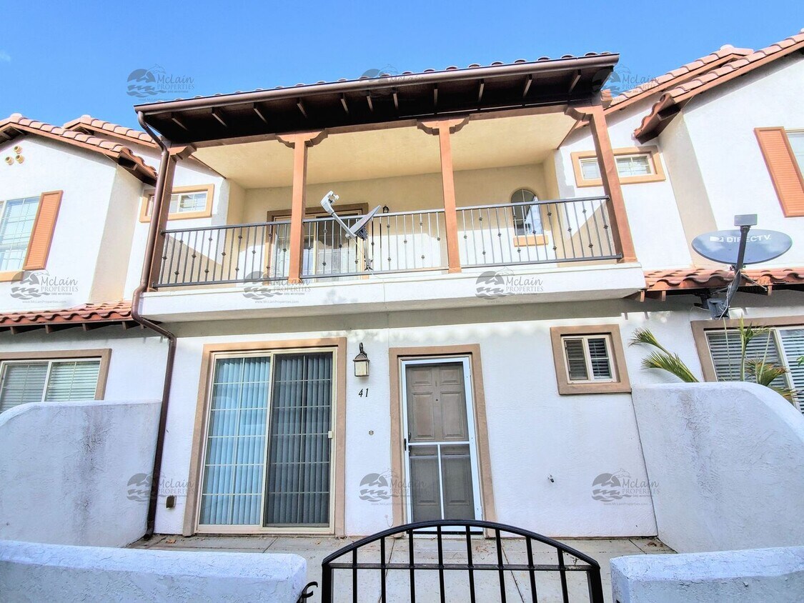 Primary Photo - Fantastic Town home off of 76 with A/C.