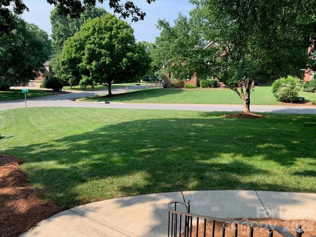 Building Photo - 9033 Pennyhill Dr