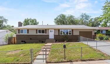 Building Photo - 2202 Sumter Dr