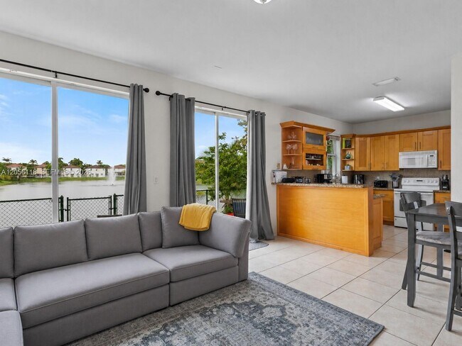 Foto del edificio - 4401 NW 113th Ct