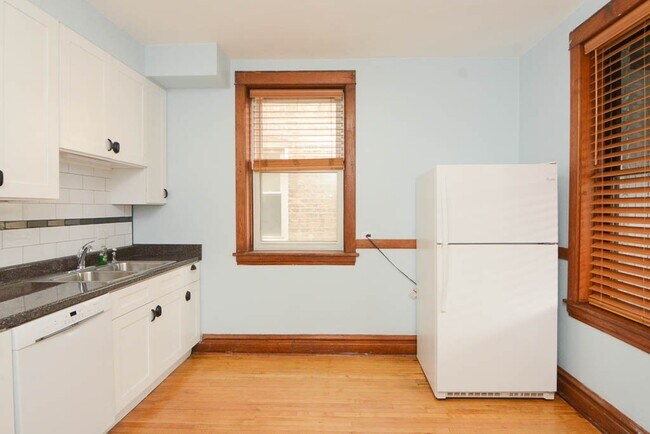 Foto del edificio - 3511 N Western Ave