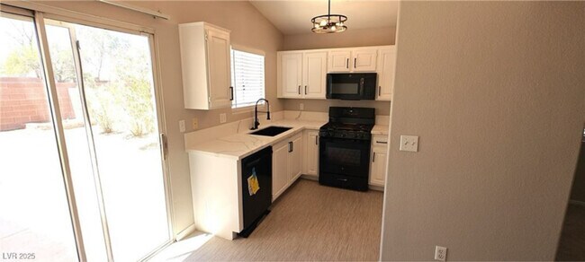 Foto del edificio - 6615 Elk Creek Ln