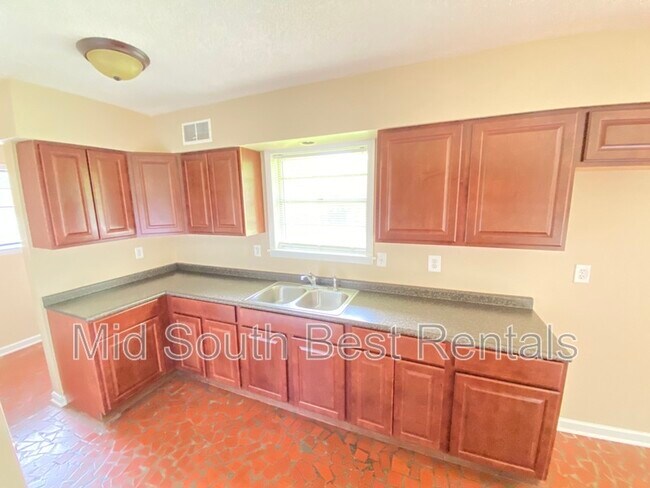 Building Photo - 341 Whiteville Ave