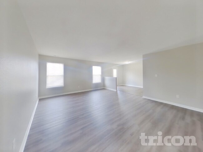 Foto del edificio - 703 Sweet Creek Dr