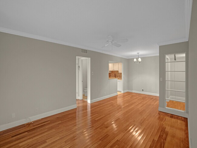 Building Photo - 140 Cypress Club Dr