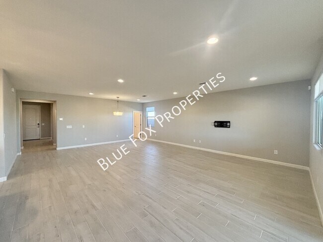 Building Photo - 5536 W Lazy Farm Dr