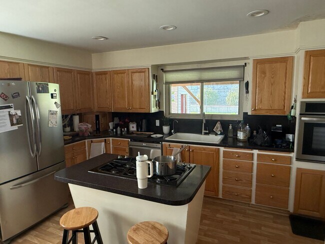 Foto del edificio - Beautifully remodeled home less than a block from WSU and the McKay Dee surgical center