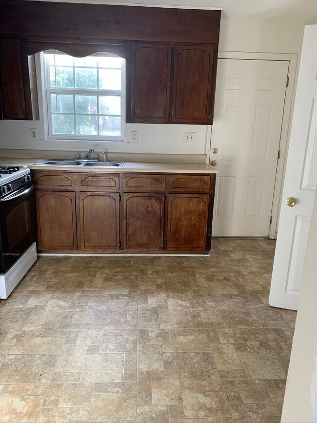 Building Photo - Apartment For Rent