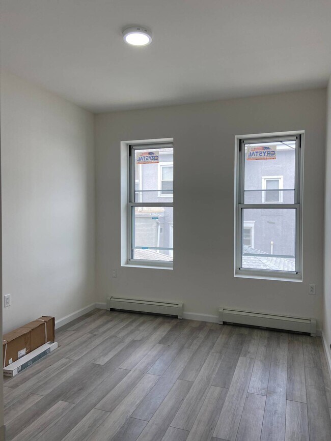 Building Photo - 7118-7110 10th Ave