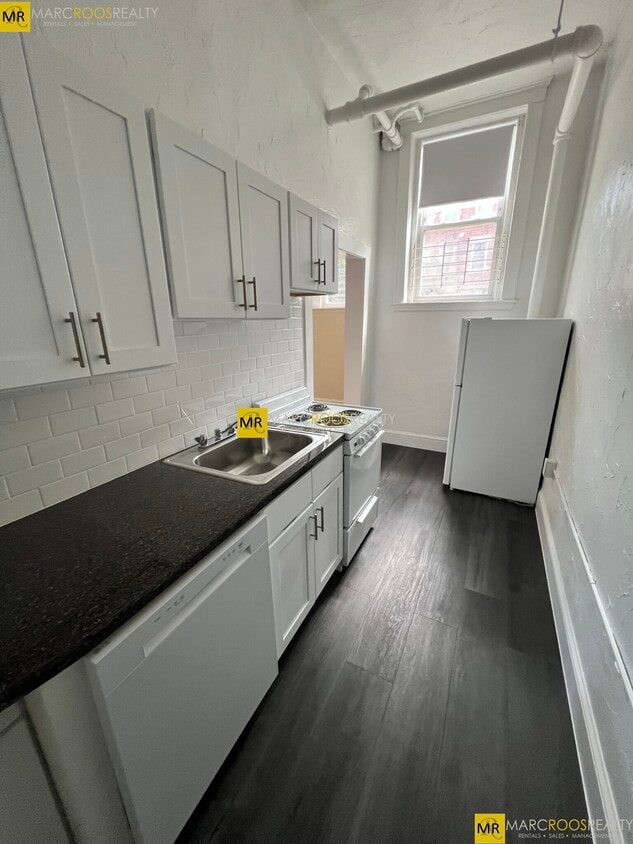 Building Photo - 90 Brainerd Rd