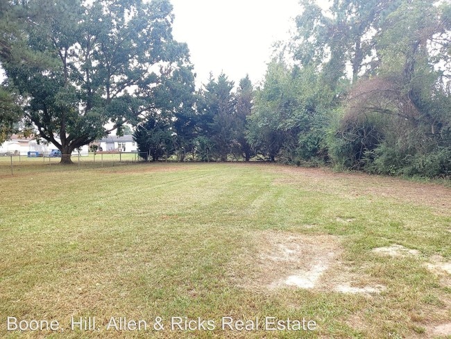Building Photo - 3 br, 2 bath House - 2801 Meadowbrook Road