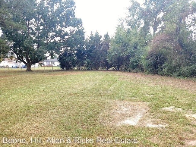 Foto del edificio - 3 br, 2 bath House - 2801 Meadowbrook Road