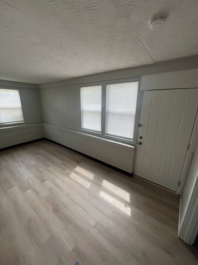 Foto del edificio - Gorgeous Fully Renovated 3/1!