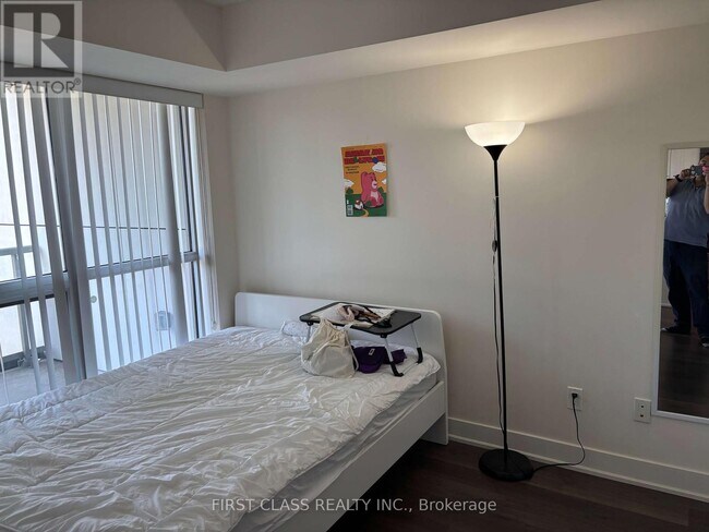 Photo du bâtiment - 88-1188 Sheppard Ave E