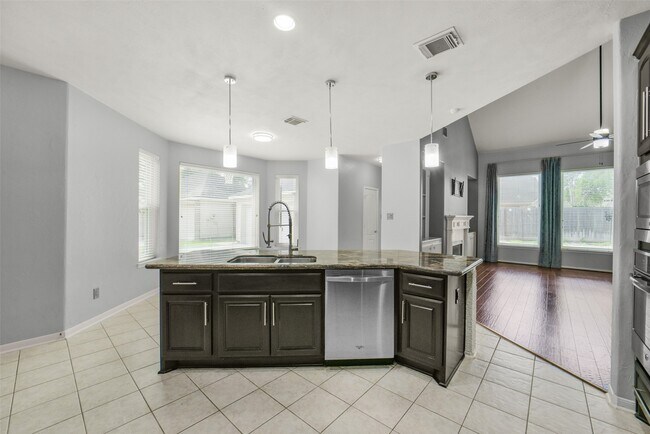 Foto del edificio - 402 Sterling Heights Ln