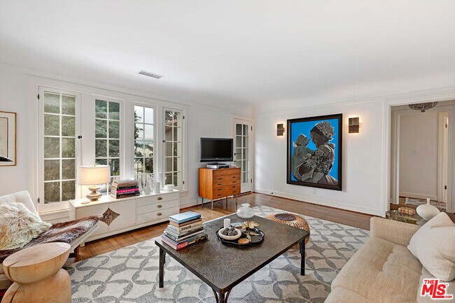 Foto del edificio - 612 N Beachwood Dr