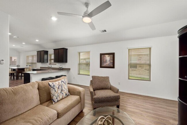 Building Photo - 5806 Longhorn Run Ln