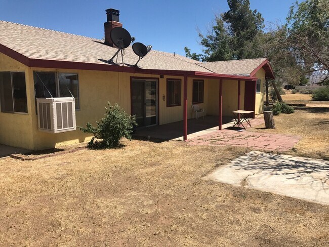 Foto del edificio - COUNTRY LIVING 2 BEDROOM HOME IN APPLE VALLEY