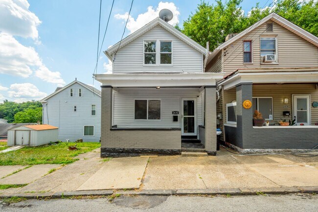 Foto del edificio - GREAT TWO BEDROOM IN SOUTH SIDE SLOPES!