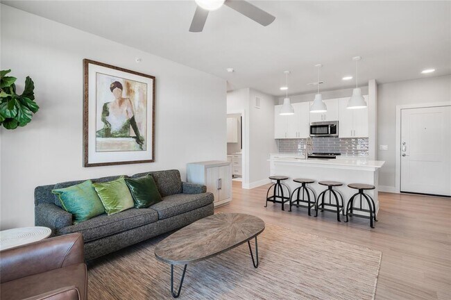 Foto del edificio - 250 N Vlg Dr