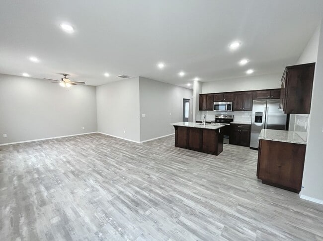 Building Photo - LEASING NEW CONSTRUCTION