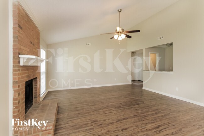 Foto del edificio - 8020 Glencannon Dr