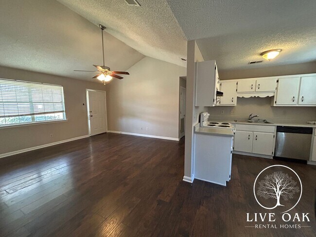 Building Photo - 1469 Flo Zechman Dr