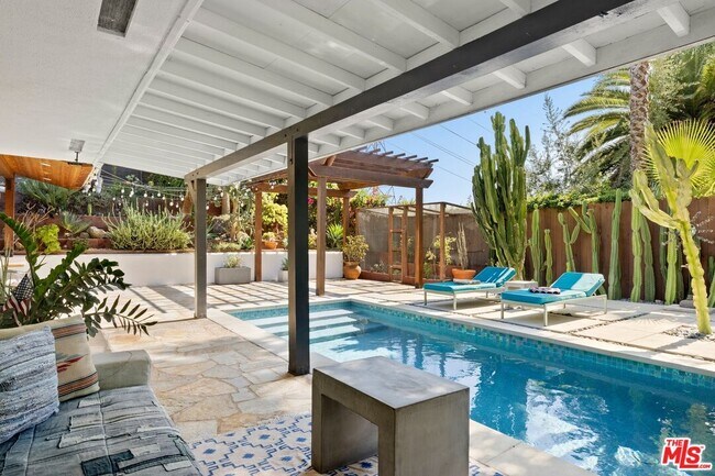 Foto del edificio - 6570 Lakeridge Rd